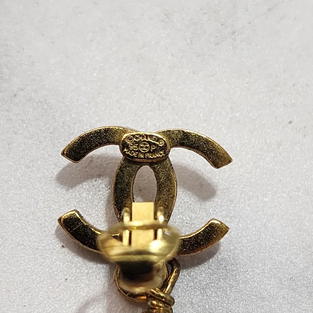 BS 279 Authentic Vintage Chanel CC Logo With Faux Pearl Clip On Earring - Picture 5 of 9